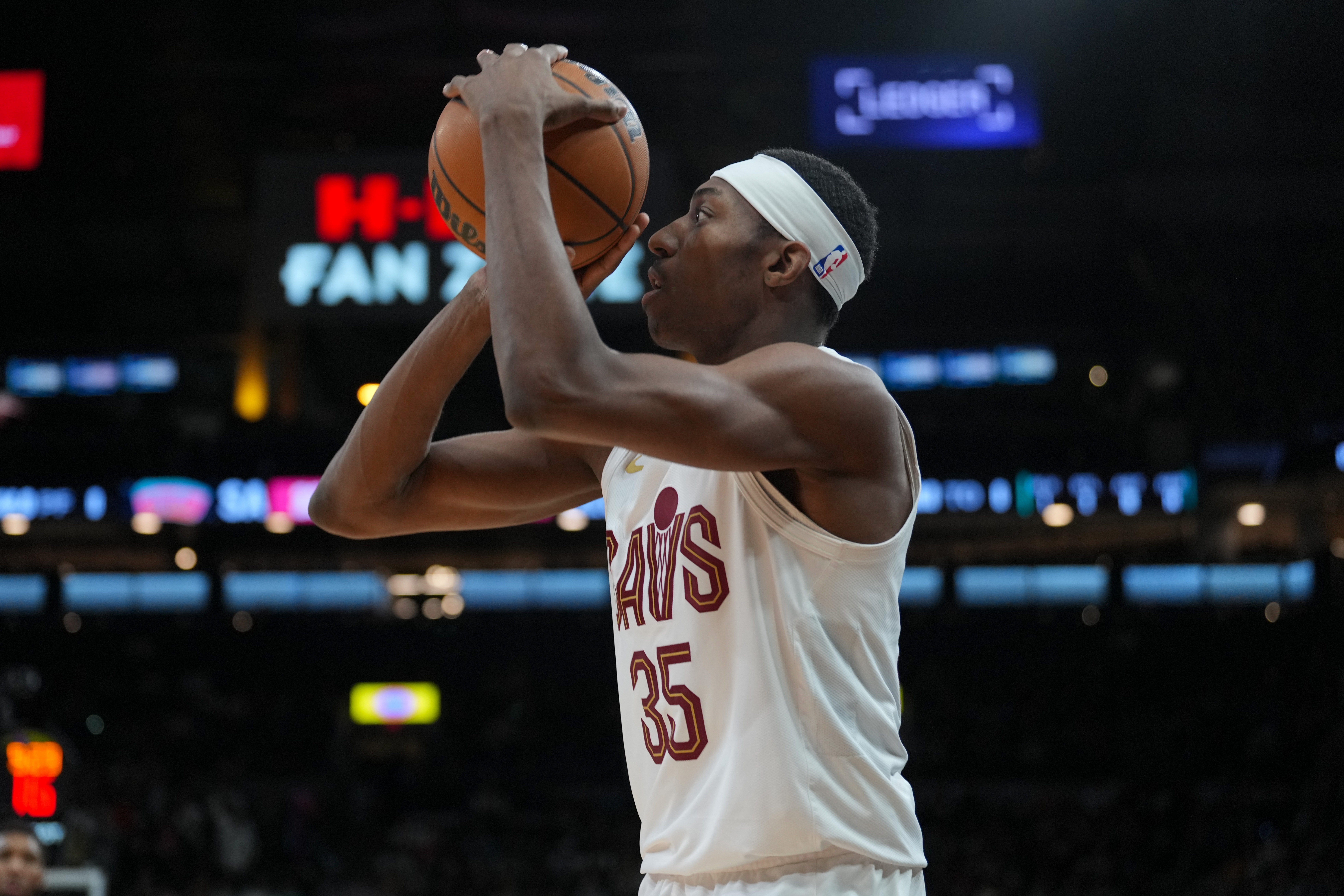 世界杯比赛在线观看地址-今天我主攻！汤姆林砍生涯新高26分加8板5助 带领骑士8人上双收官